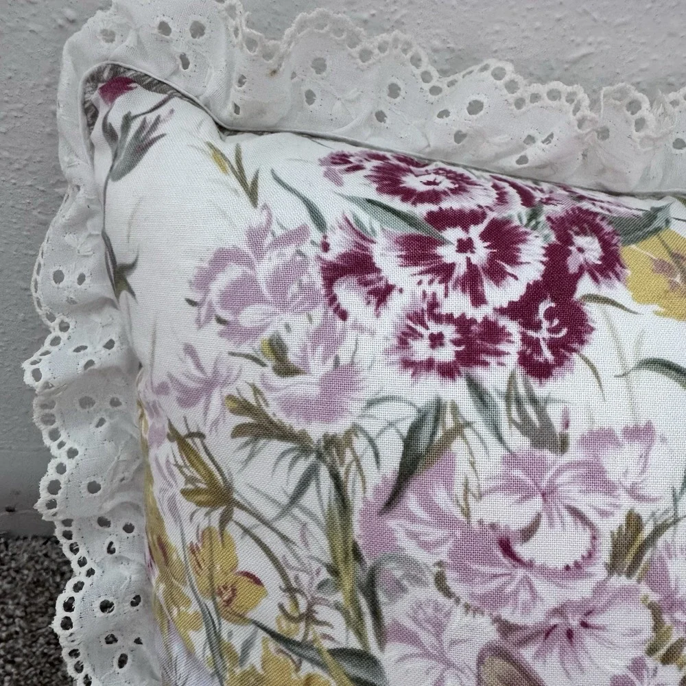 VTG Kitty Cat‎ Floral Pillow Lace Trim Pastels Cottage Country Rustic Farmhouse